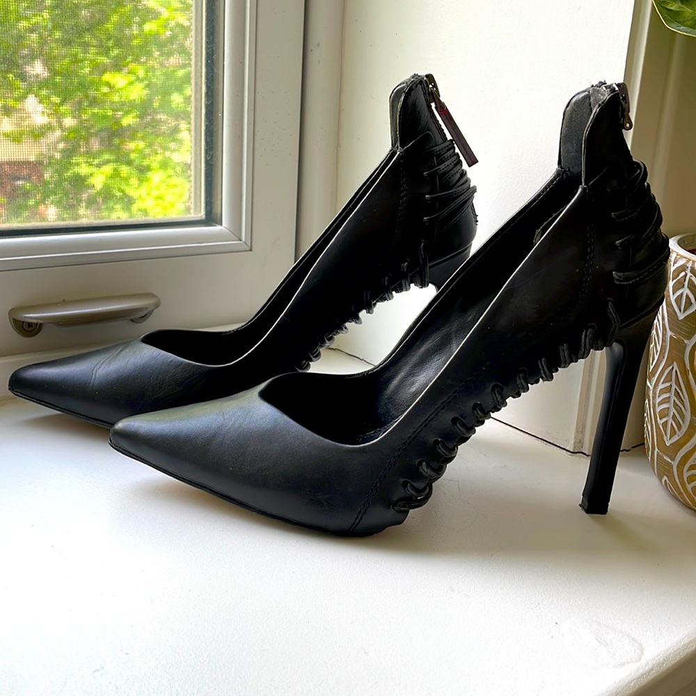 Black heals - Picture 1 of 7